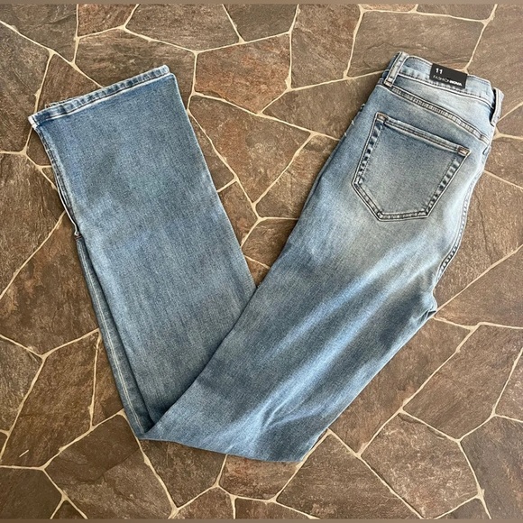 Jeans - Picture 1 of 7